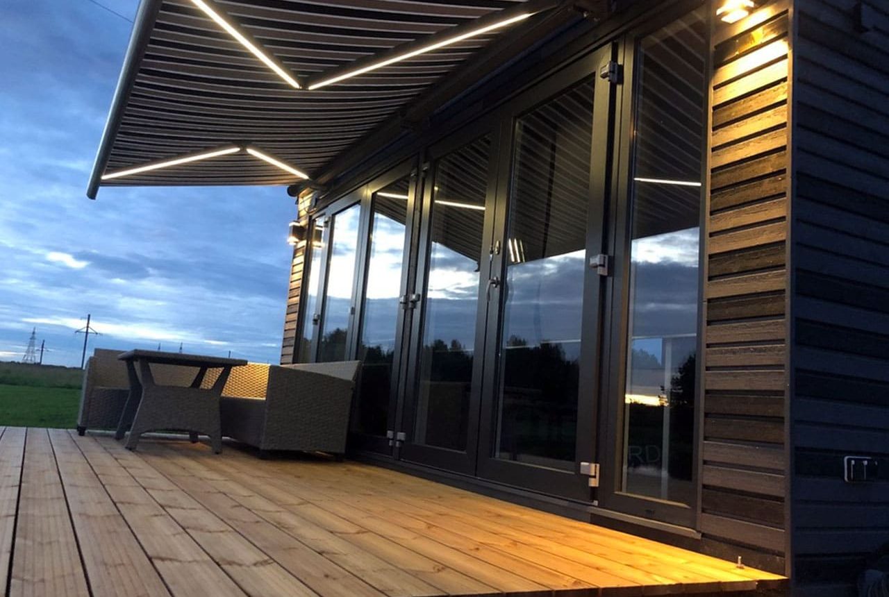 led valgustusega markiis