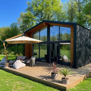 Terrassivari eramaja terrassil — Scandipro päikesevari koduaias