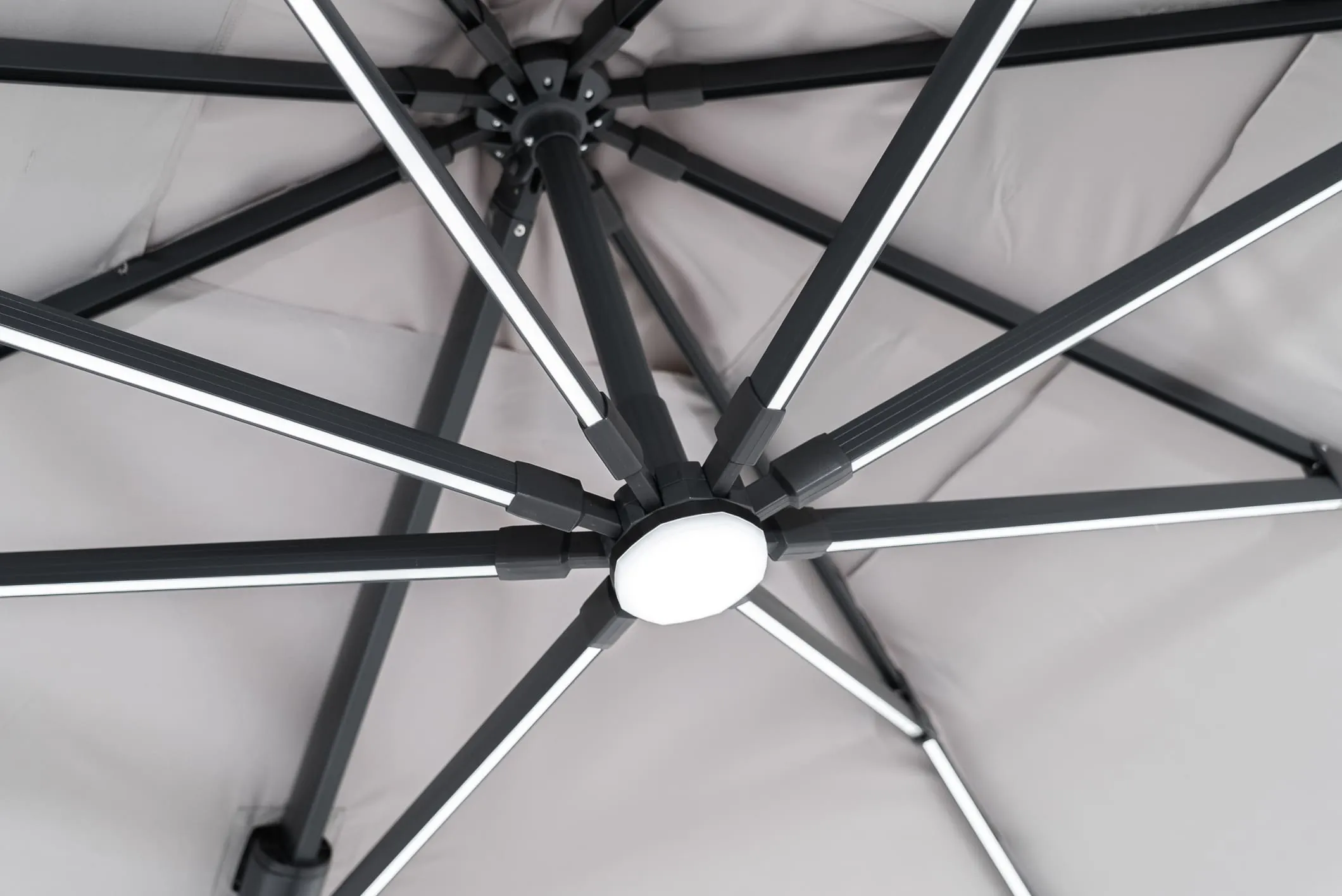 Aurinkovarjo Flexy LED solar valo